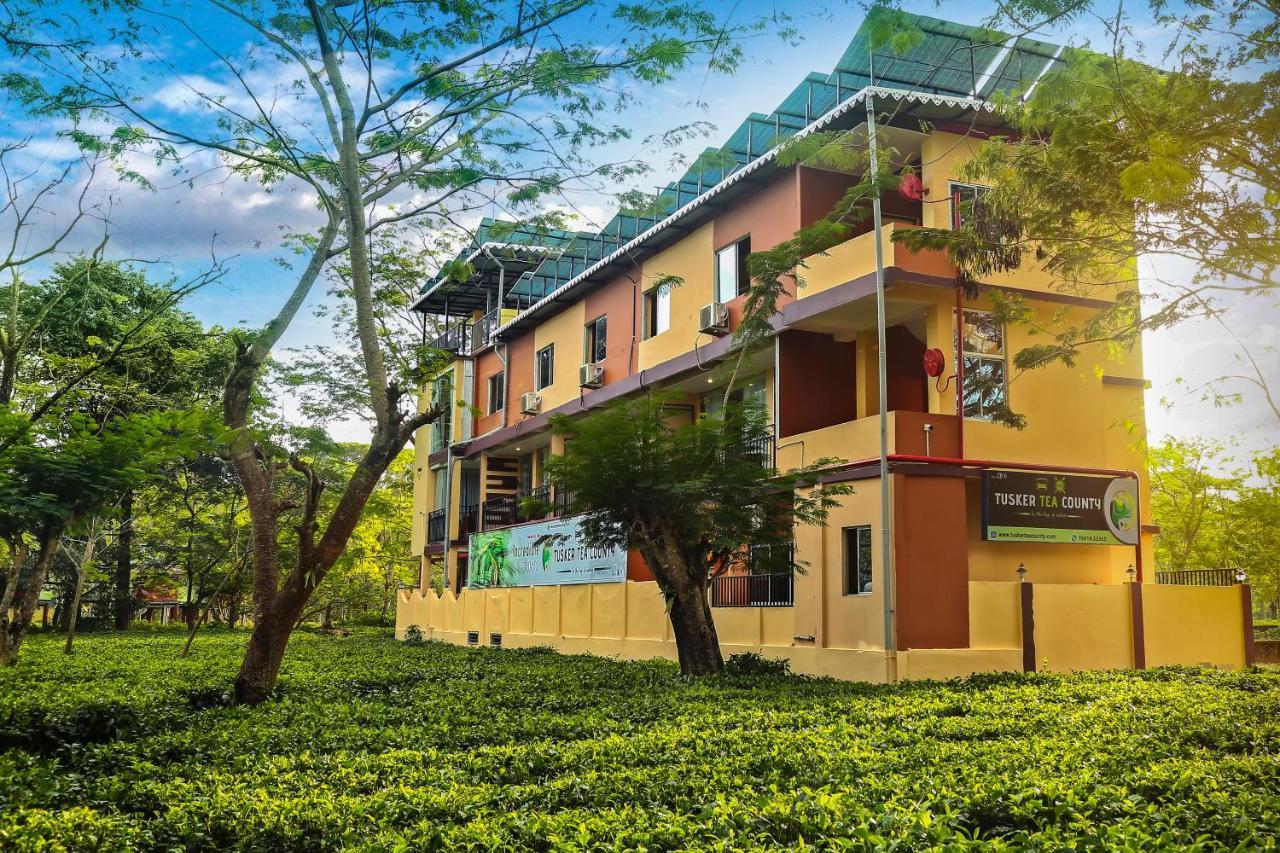 Tusker Tea County Hotell Chālsa Exteriör bild