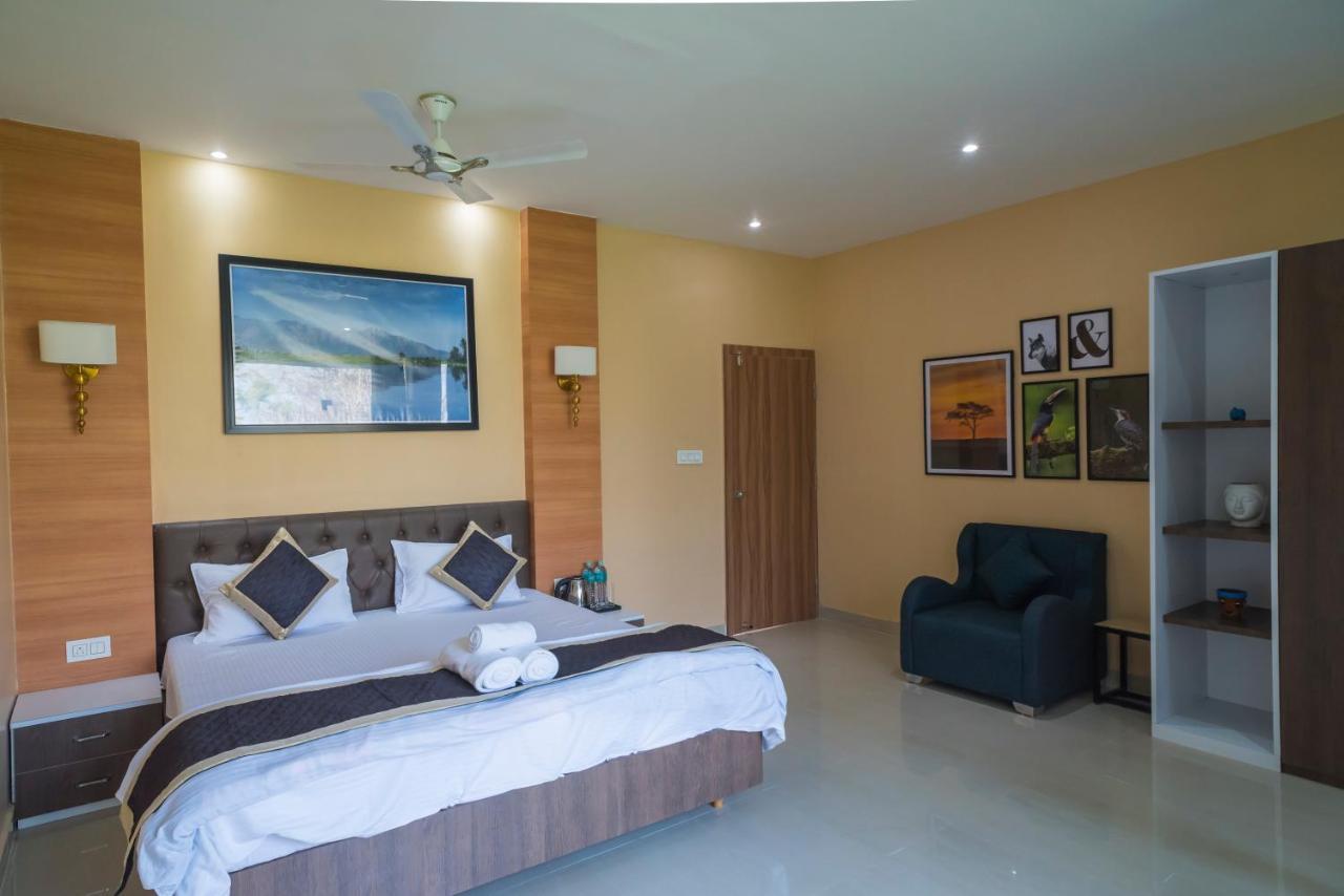 Tusker Tea County Hotell Chālsa Exteriör bild