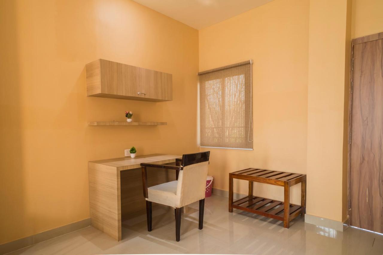 Tusker Tea County Hotell Chālsa Exteriör bild