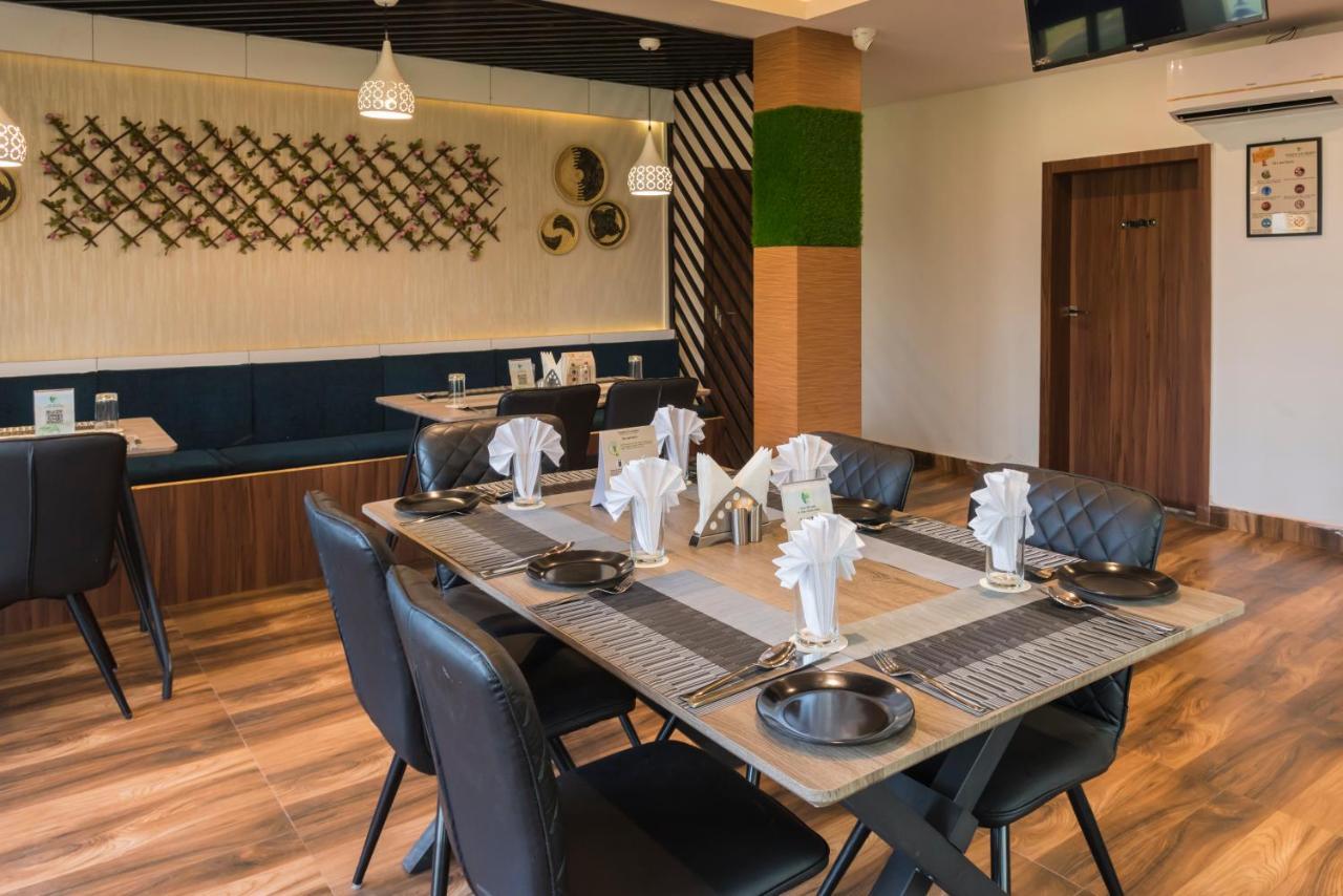 Tusker Tea County Hotell Chālsa Exteriör bild