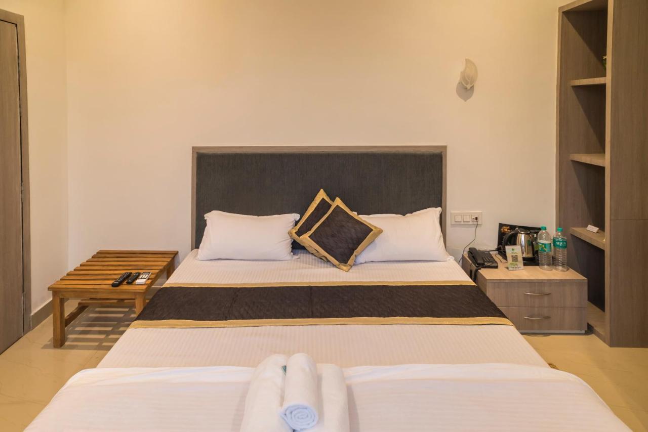 Tusker Tea County Hotell Chālsa Exteriör bild