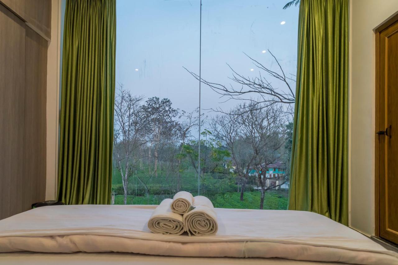 Tusker Tea County Hotell Chālsa Exteriör bild