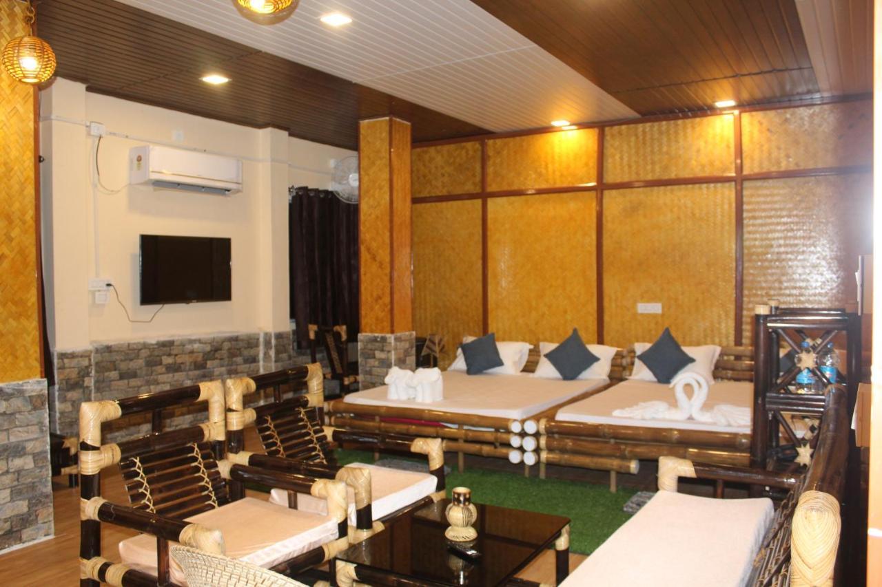 Tusker Tea County Hotell Chālsa Exteriör bild