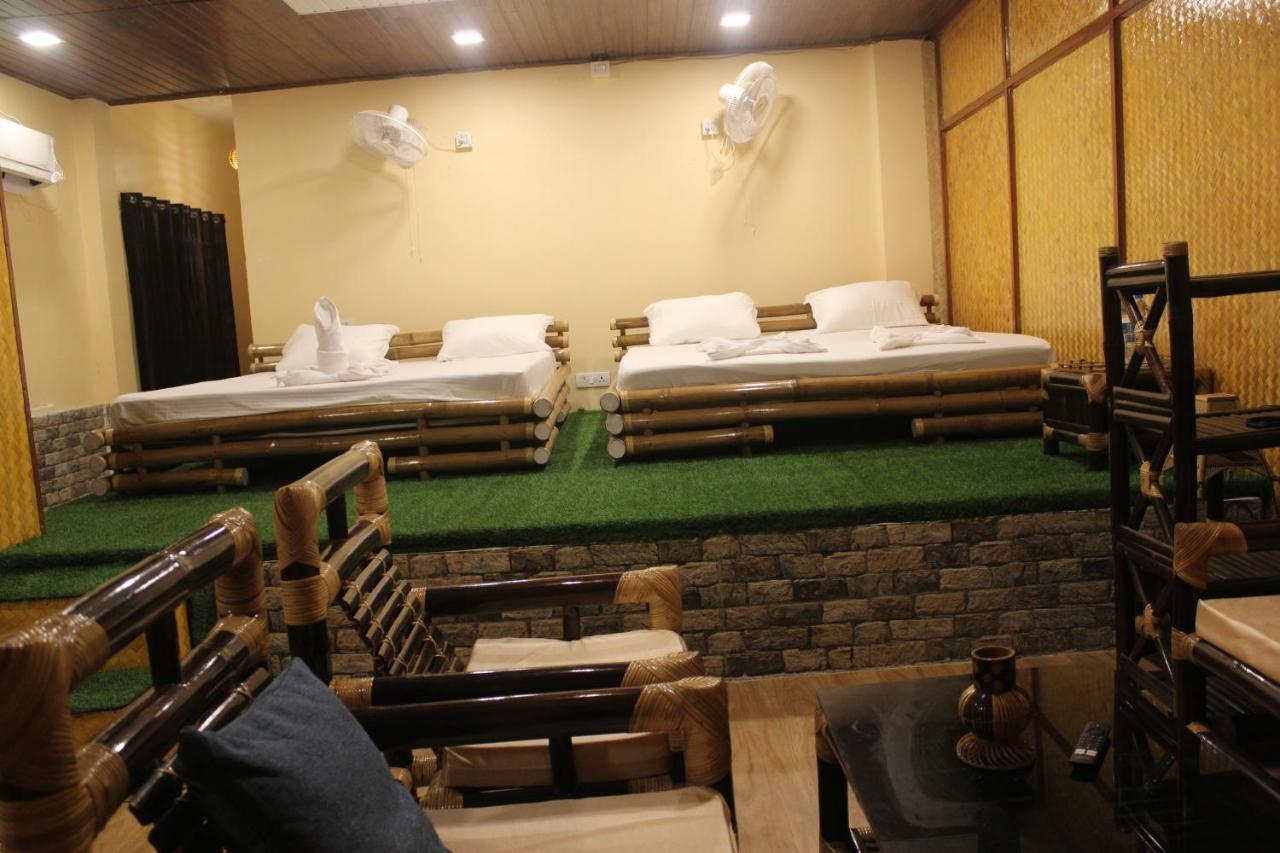 Tusker Tea County Hotell Chālsa Exteriör bild
